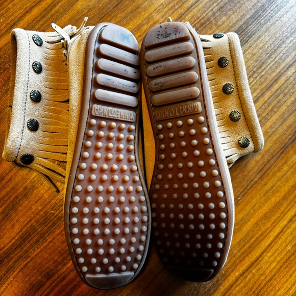 Minnetonka Suede Moccasins EUC - Picture 4 of 11